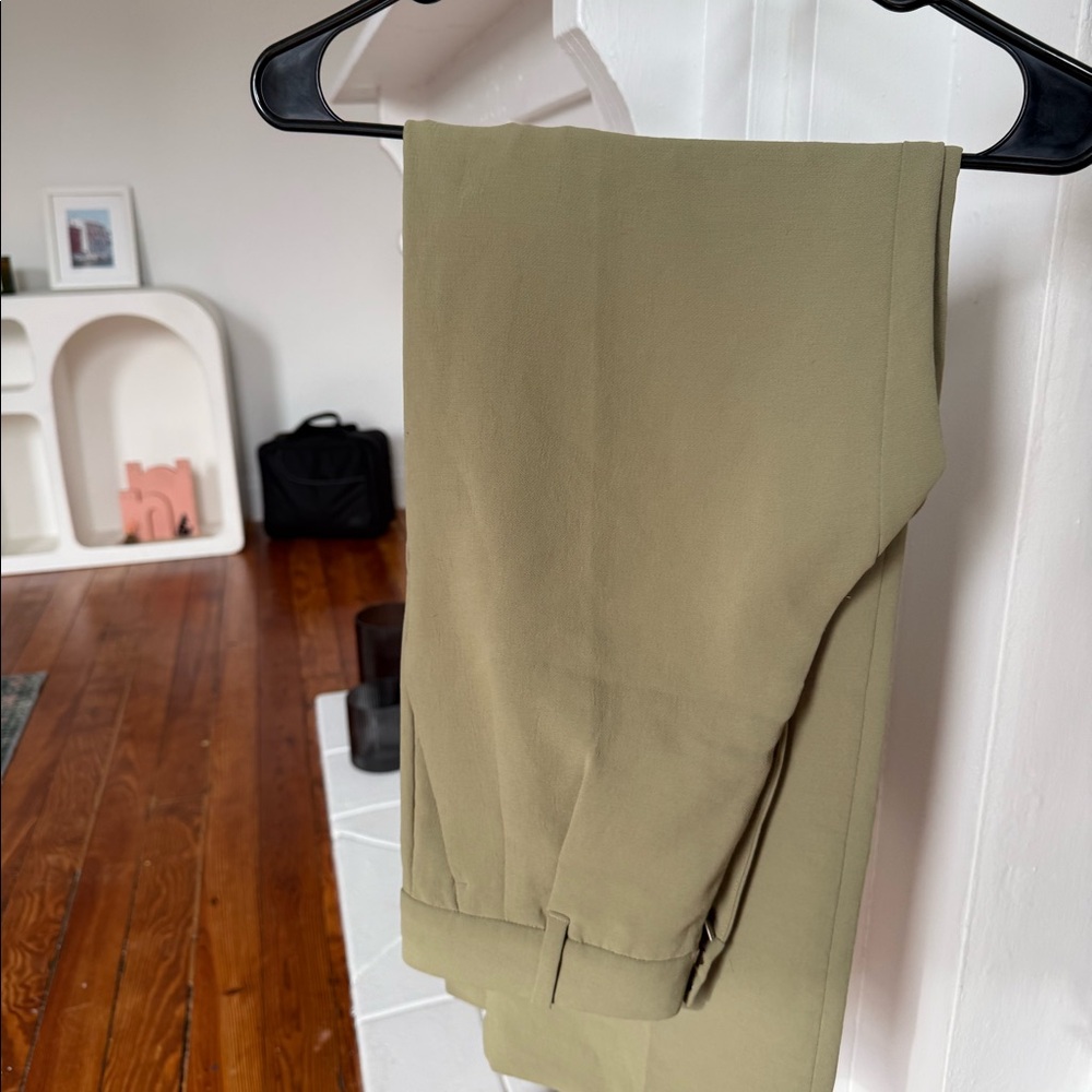 ARITZIA EFFORTLESS PANT CREPETTE SIZE 0 SUNDRIED OLIVE - Picture 3 of 5